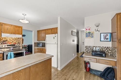 2523 Rhondda Crescent, Kelowna, BC - Indoor Photo Showing Kitchen