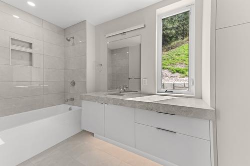 2980 Outlook Way, Naramata, BC - Indoor Photo Showing Bathroom