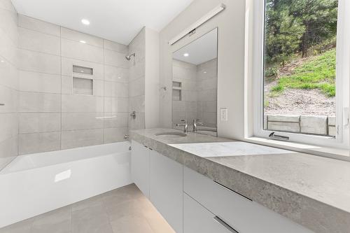 2980 Outlook Way, Naramata, BC - Indoor Photo Showing Bathroom