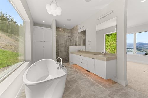 2980 Outlook Way, Naramata, BC - Indoor Photo Showing Bathroom