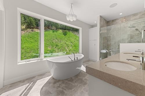 2980 Outlook Way, Naramata, BC - Indoor Photo Showing Bathroom