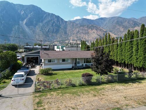 715 6Th Avenue, Keremeos, BC - Outdoor With View