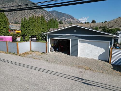 715 6Th Avenue, Keremeos, BC - Outdoor