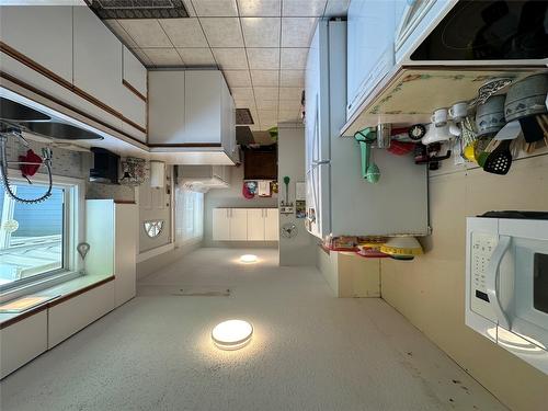 715 6Th Avenue, Keremeos, BC - Indoor Photo Showing Laundry Room