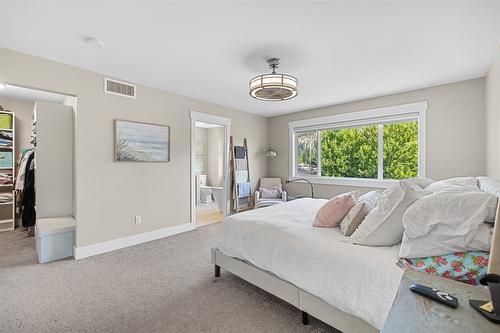 1296 Glenmore Drive, Kelowna, BC - Indoor Photo Showing Bedroom