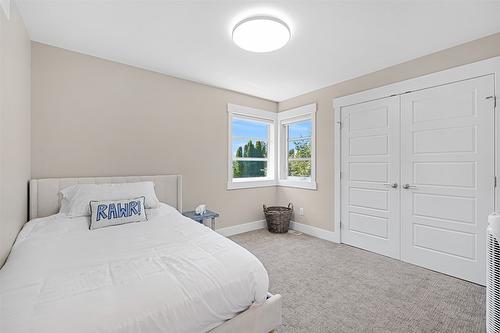 1296 Glenmore Drive, Kelowna, BC - Indoor Photo Showing Bedroom