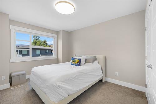 1296 Glenmore Drive, Kelowna, BC - Indoor Photo Showing Bedroom