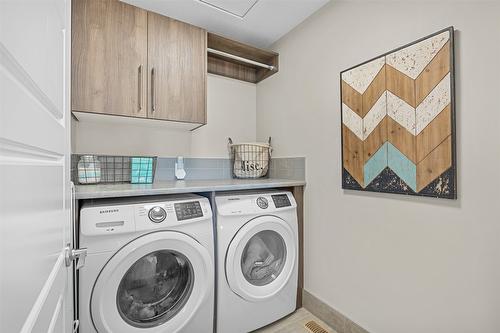 1296 Glenmore Drive, Kelowna, BC - Indoor Photo Showing Laundry Room