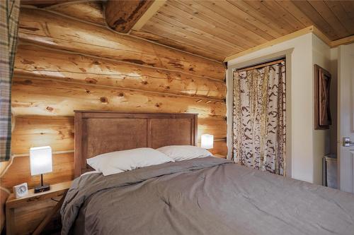 Cabin 10 Hatheume Lake Lodge, Peachland, BC - Indoor Photo Showing Bedroom