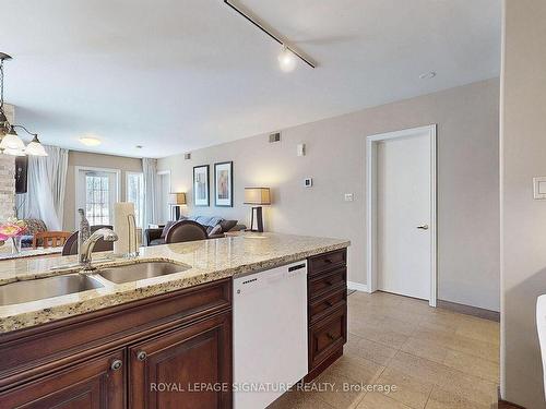 2006/20-90 Highland Dr, Oro-Medonte, ON - Indoor Photo Showing Kitchen With Double Sink