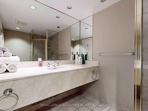 2006/20-90 Highland Dr, Oro-Medonte, ON - Indoor Photo Showing Bathroom