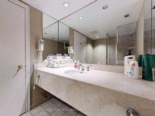 2006/20-90 Highland Dr, Oro-Medonte, ON - Indoor Photo Showing Bathroom