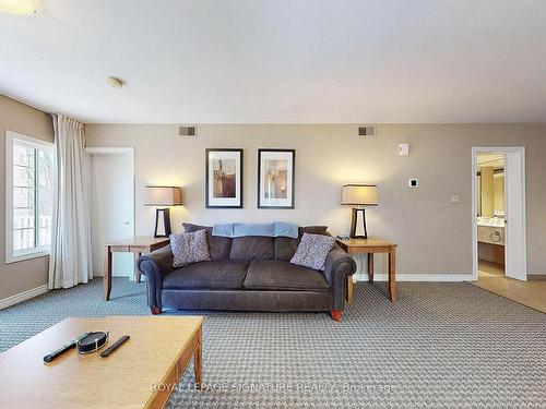 2006/20-90 Highland Dr, Oro-Medonte, ON - Indoor Photo Showing Living Room