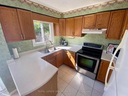 202 Major William Sharpe Dr, Brampton, ON - Indoor Photo Showing Kitchen With Double Sink