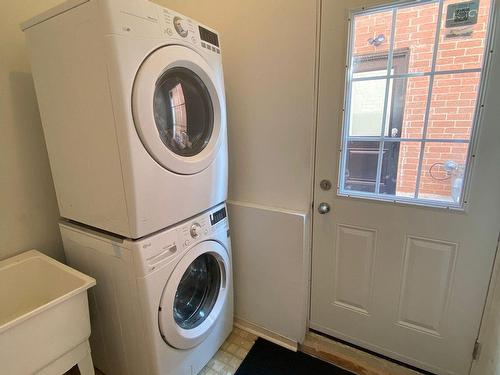 202 Major William Sharpe Dr, Brampton, ON - Indoor Photo Showing Laundry Room