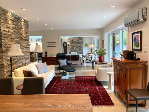 585 Orangeville Rd, Centre Wellington, ON - Indoor Photo Showing Living Room