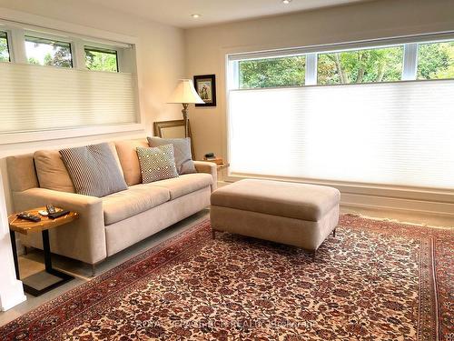 585 Orangeville Rd, Centre Wellington, ON - Indoor Photo Showing Living Room