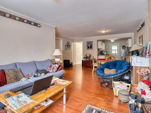 1110-1112 Beaufort Dr, Nanaimo, BC - Indoor Photo Showing Living Room