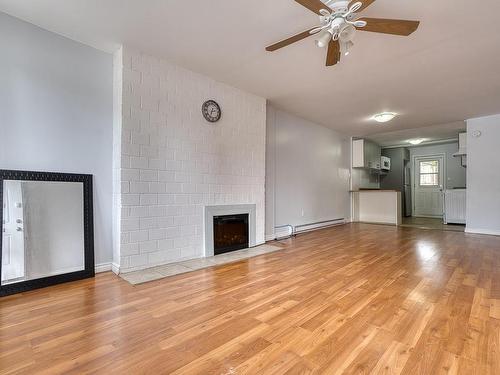 1110-1112 Beaufort Dr, Nanaimo, BC - Indoor Photo Showing Living Room With Fireplace