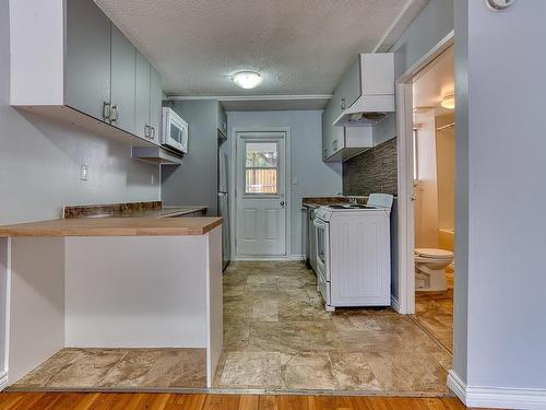 1110-1112 Beaufort Dr, Nanaimo, BC - Indoor Photo Showing Kitchen