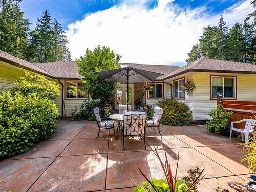 6411 Bishop Rd, Courtenay, BC 