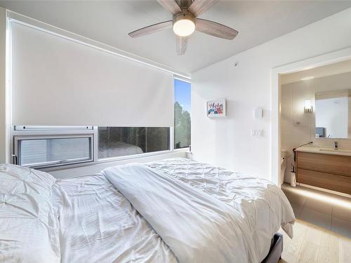 304-989 Johnson St, Victoria, BC - Indoor Photo Showing Bedroom