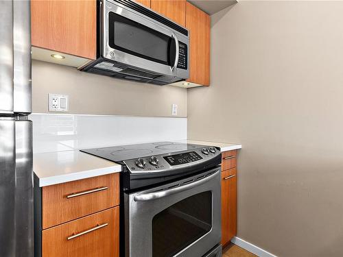 601-834 Johnson St, Victoria, BC - Indoor Photo Showing Kitchen