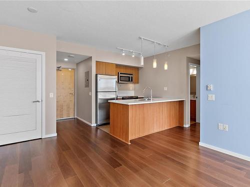 601-834 Johnson St, Victoria, BC - Indoor Photo Showing Kitchen