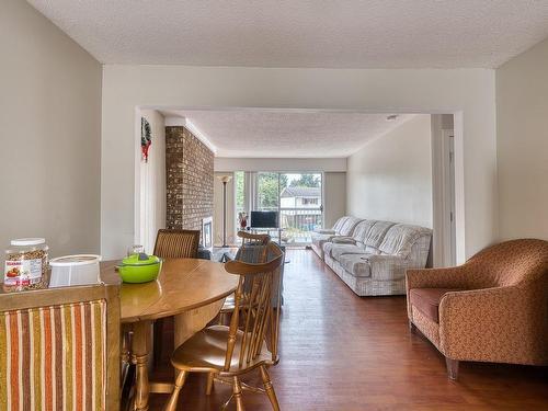 1110-1112 Beaufort Dr, Nanaimo, BC - Indoor Photo Showing Living Room