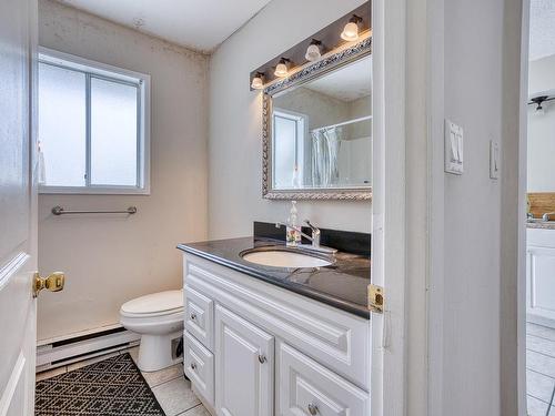 1110-1112 Beaufort Dr, Nanaimo, BC - Indoor Photo Showing Bathroom