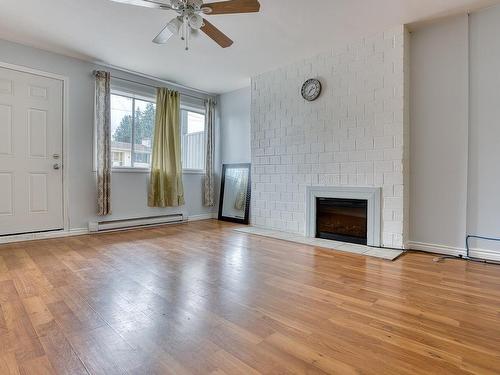 1110-1112 Beaufort Dr, Nanaimo, BC - Indoor Photo Showing Living Room With Fireplace