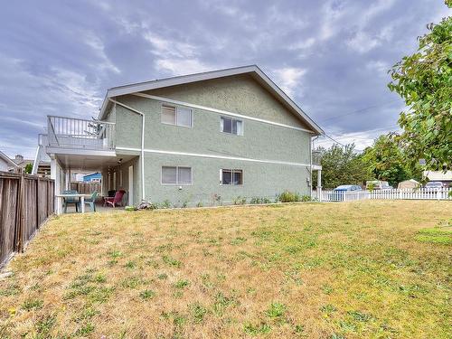 1110-1112 Beaufort Dr, Nanaimo, BC - Outdoor With Exterior