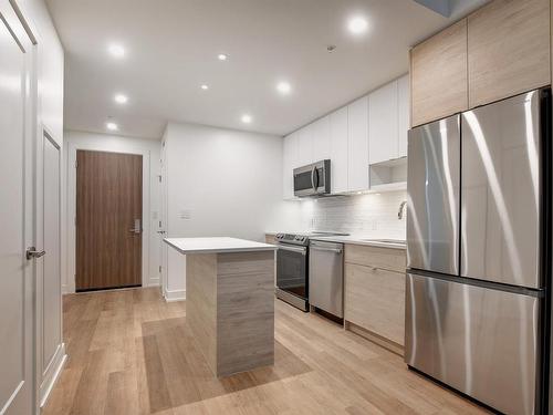 401-1628 Store St, Victoria, BC - Indoor Photo Showing Kitchen With Upgraded Kitchen