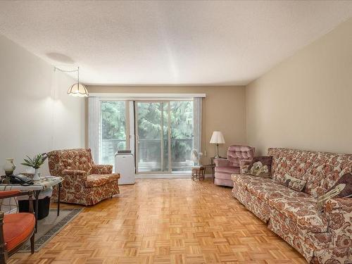 306-160 Vancouver Ave, Nanaimo, BC - Indoor Photo Showing Living Room