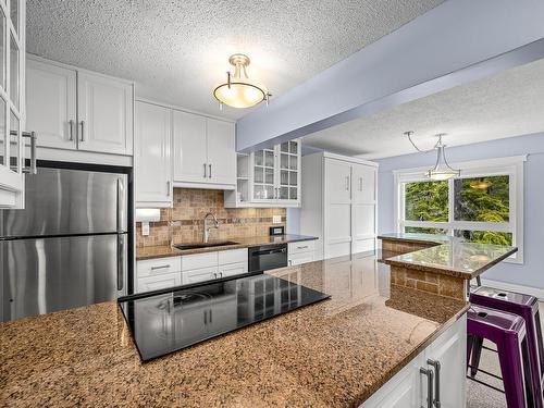 12-712 Castle Crag Cres, Courtenay, BC - Indoor Photo Showing Kitchen