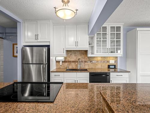 12-712 Castle Crag Cres, Courtenay, BC - Indoor Photo Showing Kitchen With Upgraded Kitchen