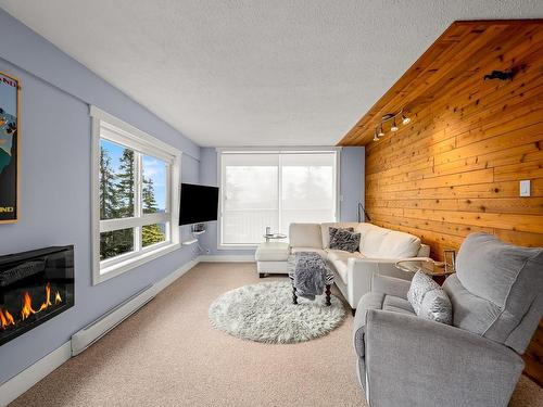 12-712 Castle Crag Cres, Courtenay, BC - Indoor Photo Showing Living Room With Fireplace