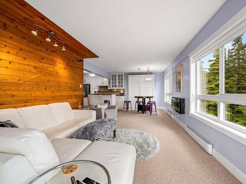 12-712 Castle Crag Cres, Courtenay, BC - Indoor Photo Showing Living Room