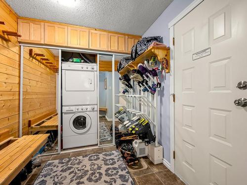 12-712 Castle Crag Cres, Courtenay, BC - Indoor Photo Showing Laundry Room