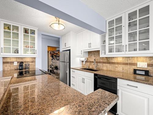 12-712 Castle Crag Cres, Courtenay, BC - Indoor Photo Showing Kitchen