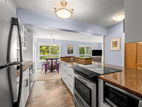 12-712 Castle Crag Cres, Courtenay, BC - Indoor Photo Showing Kitchen