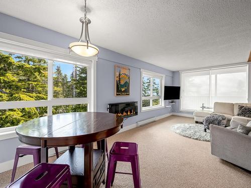 12-712 Castle Crag Cres, Courtenay, BC - Indoor Photo Showing Living Room