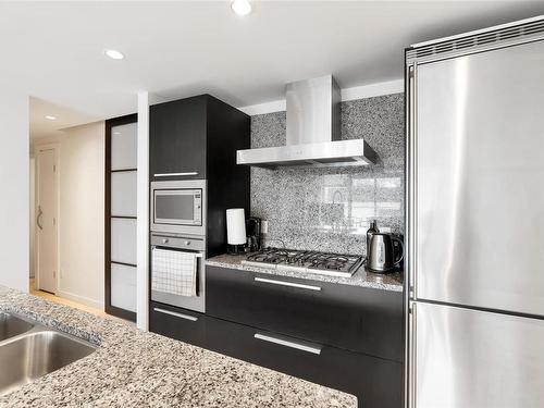 N607-707 Courtney St, Victoria, BC - Indoor Photo Showing Kitchen With Stainless Steel Kitchen With Upgraded Kitchen