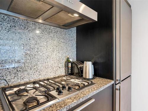 N607-707 Courtney St, Victoria, BC - Indoor Photo Showing Kitchen