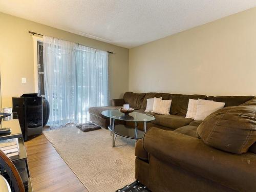 203-4720 Uplands Dr, Nanaimo, BC - Indoor Photo Showing Living Room