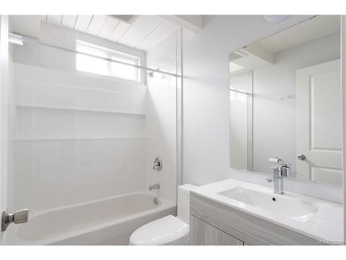 460/470 Dogwood St, Campbell River, BC - Indoor Photo Showing Bathroom