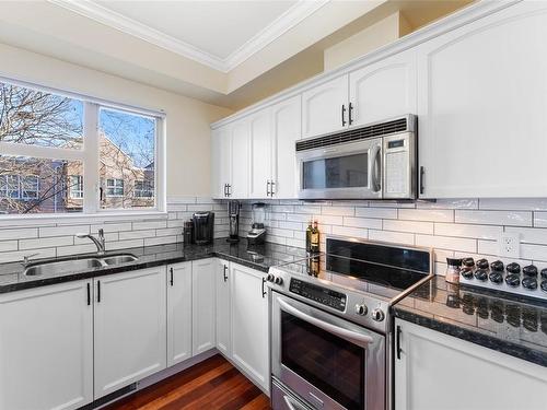 204-1642 Mckenzie Ave, Saanich, BC - Indoor Photo Showing Kitchen With Double Sink