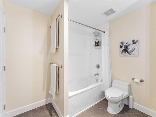 204-1642 Mckenzie Ave, Saanich, BC - Indoor Photo Showing Bathroom