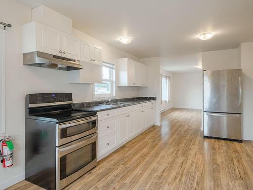 50 Harewood Rd, Nanaimo, BC - Indoor Photo Showing Kitchen