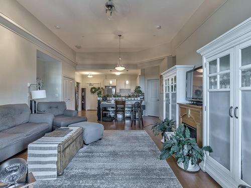 418-6310 Mcrobb Ave, Nanaimo, BC - Indoor Photo Showing Living Room